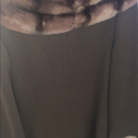 Fur collared trench coat - Picture 5 of 5